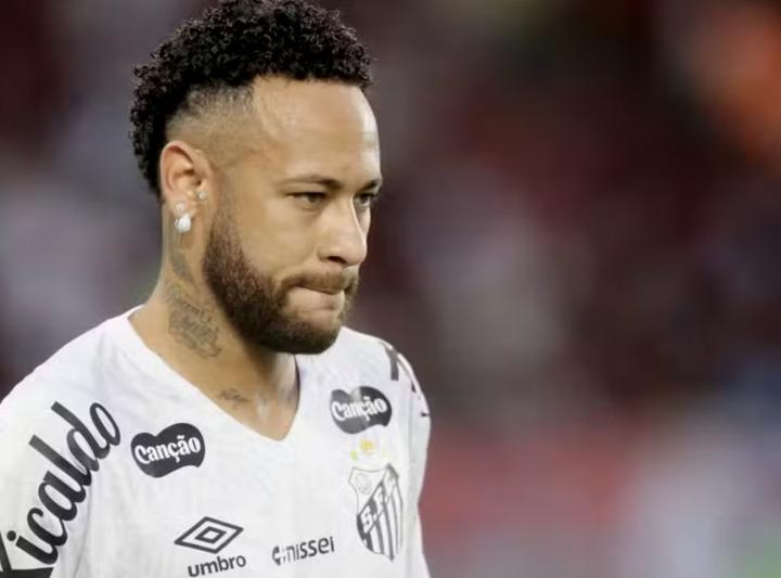 内马尔坦言岁月无情;昔日荣光渐远,这届世界杯注定是告别之战。 体育新闻