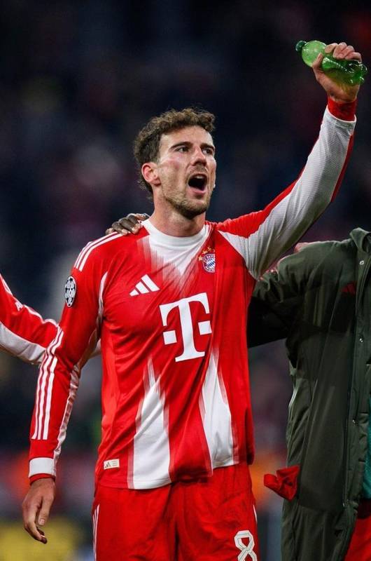  拜仁中场铁腰闪耀欧冠之夜；格雷茨卡300次出场背后的坚持与荣耀。 体育新闻 拜仁中场铁腰闪耀欧冠之夜；格雷茨卡300次出场背后的坚持与荣耀。 体育新闻