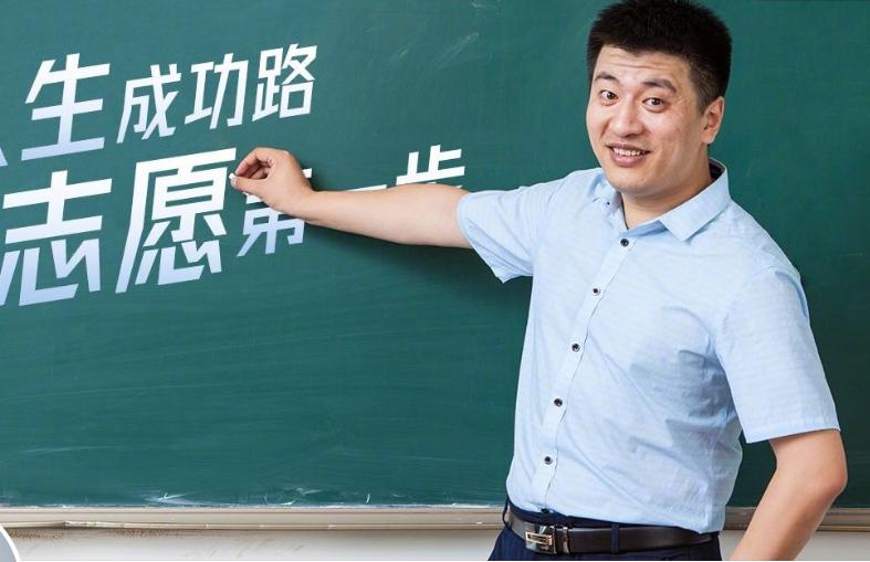  张雪峰多平台头像转为黑白；网传健康突发状况引发关注。 教育招生 张雪峰多平台头像转为黑白；网传健康突发状况引发关注。 教育招生