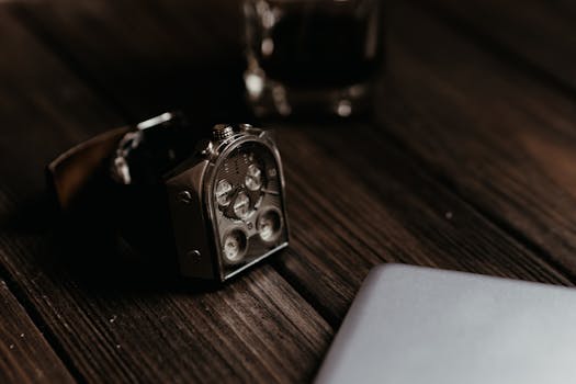 瑞士钟表业的结构性危机：精密机械与智能时代的博弈深度解析 IT技术