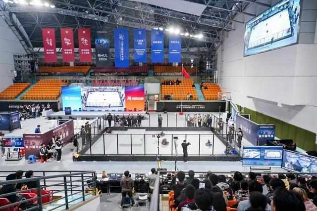 代码与钢铁的共鸣:揭开RoboMaster赛场背后的成长真相 情感心理